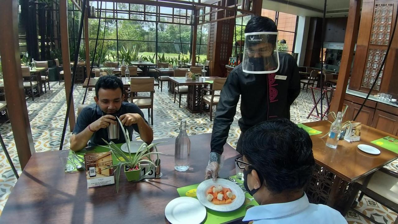 The Orchid Hotel Hinjewadi Púna Kültér fotó A restaurant in India with a waiter wearing a face shield