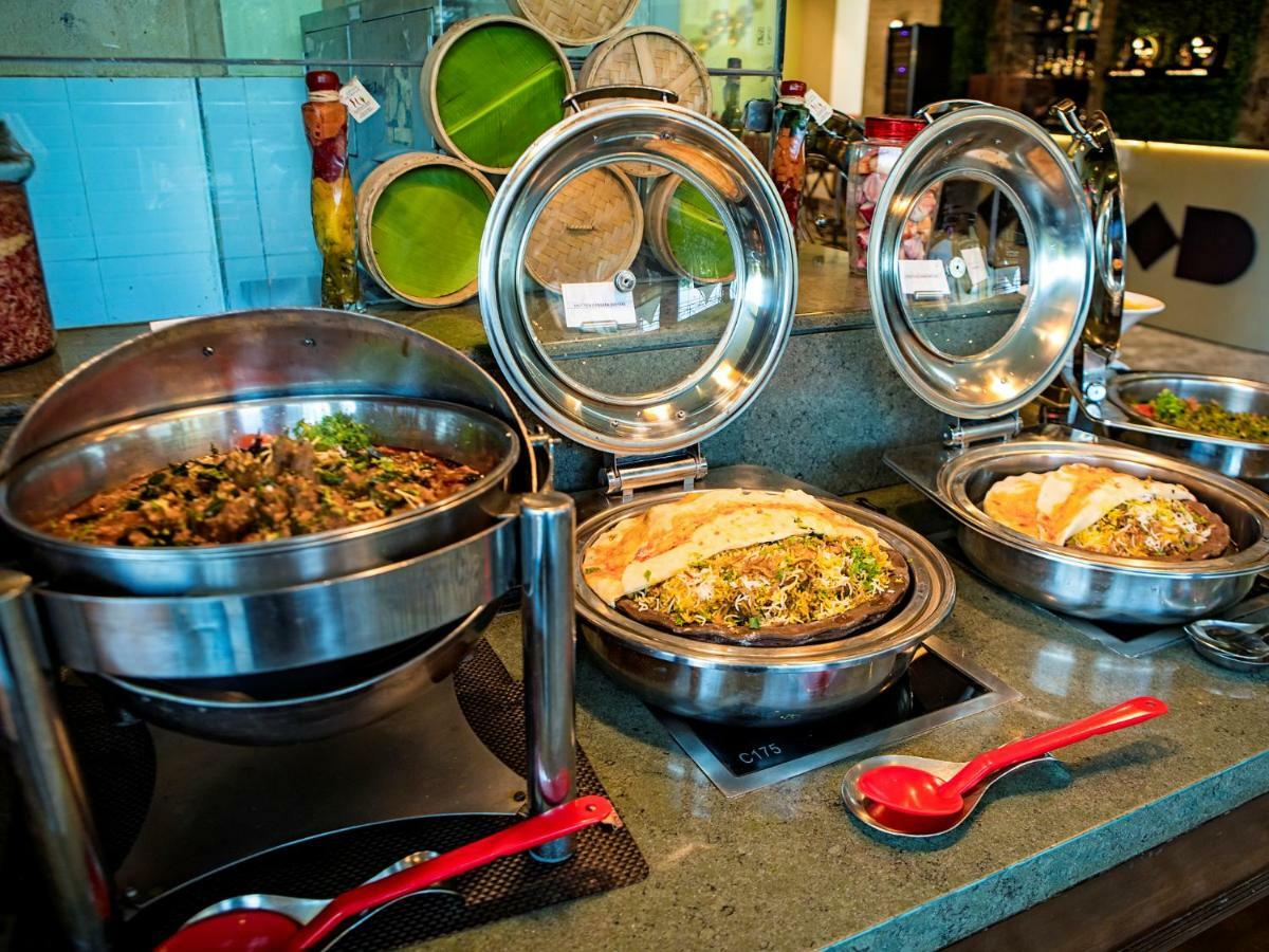The Orchid Hotel Hinjewadi Púna Kültér fotó A chafing dish