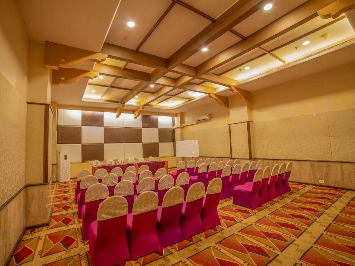 The Orchid Hotel Hinjewadi Púna Kültér fotó The Royal